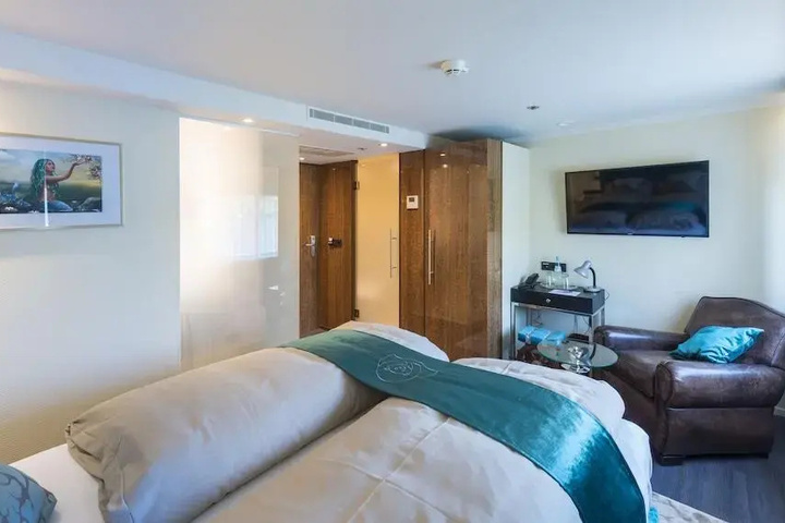 Room 5 of 25