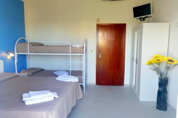 Room 7 of 44
