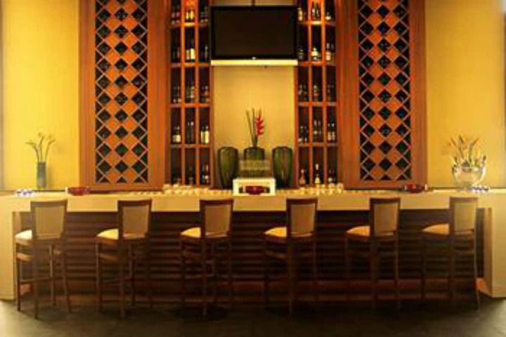 Lounge 26 of 33