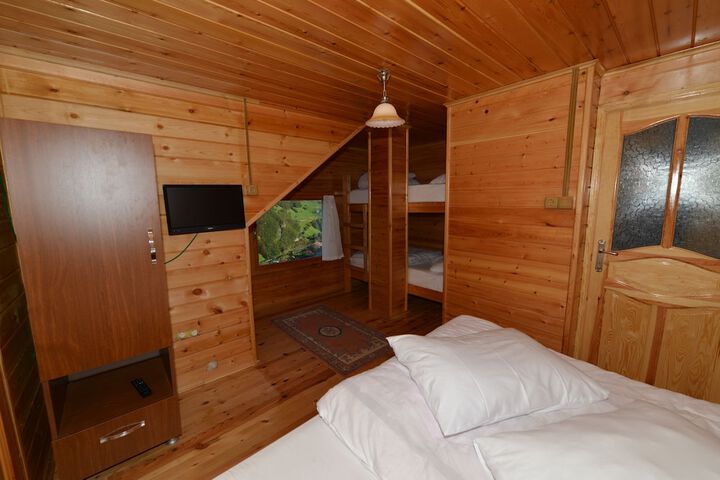 Room 7 of 42