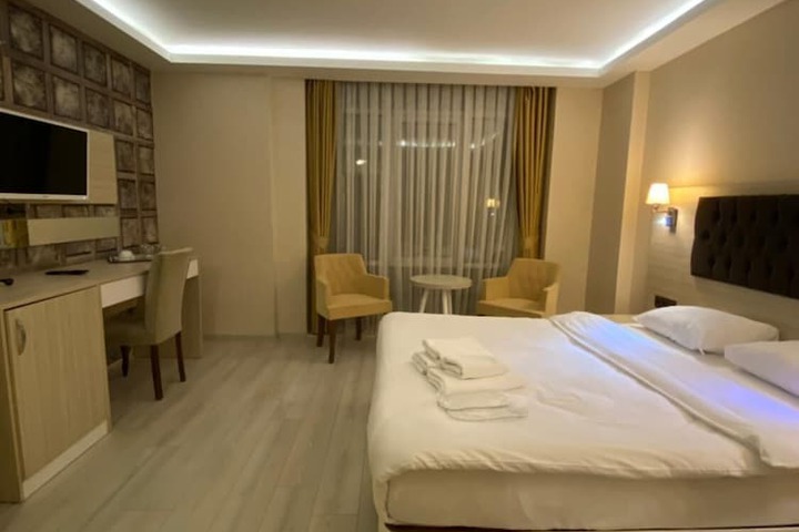Room 4 of 43
