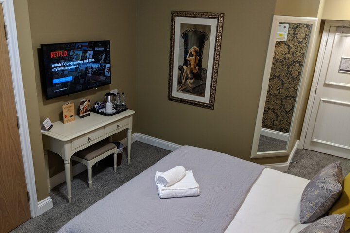 Room 19 of 164