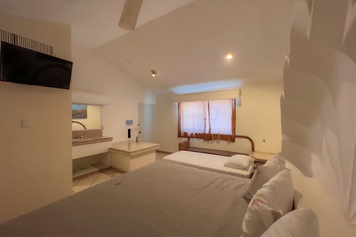 Room 7 of 19