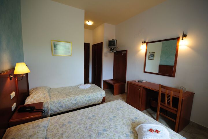 Room 7 of 38