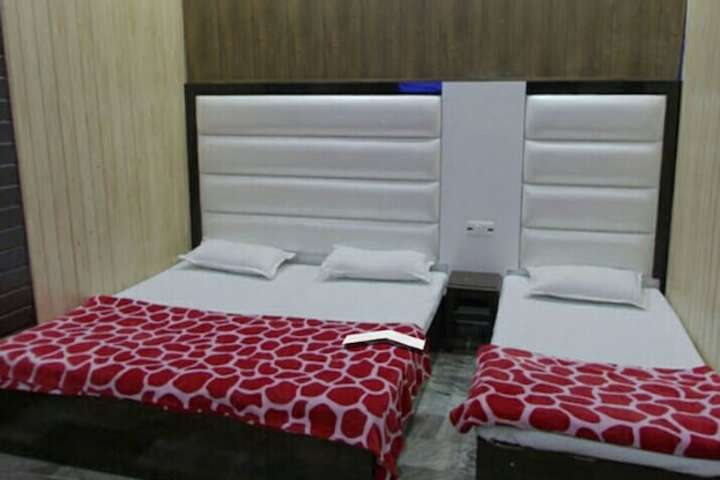 Room 8 of 35