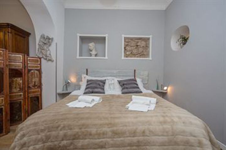 Room 9 of 20