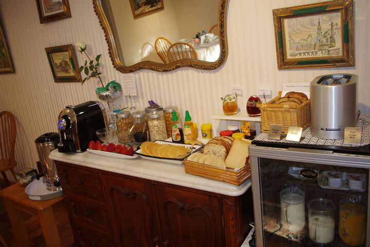 Breakfast/Coffee Service 25 of 36