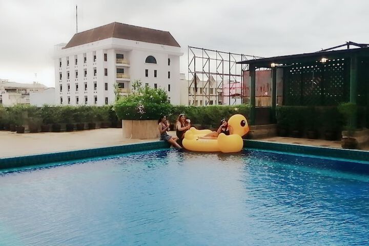 Hotel with Pool