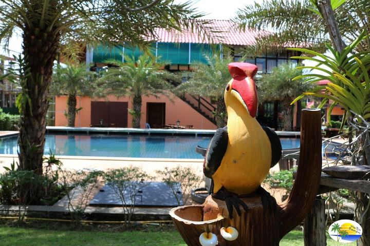 Pool 44 of 107