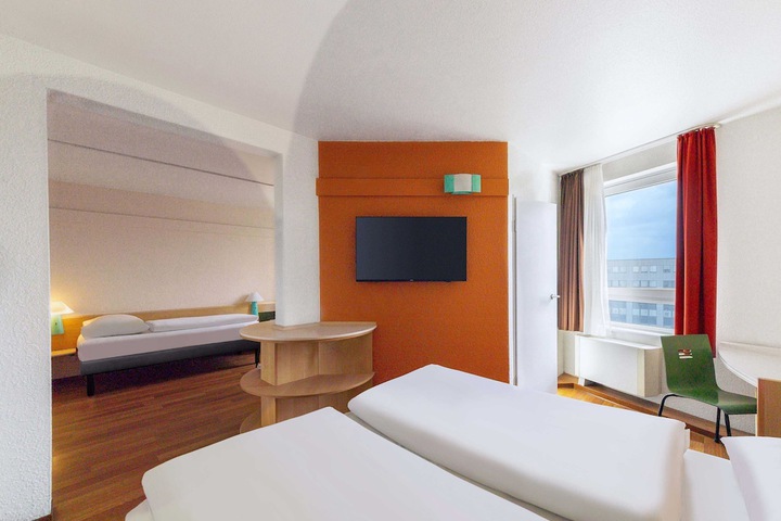 Room 7 of 28