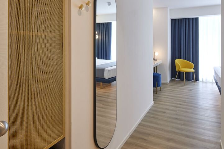 Room 14 of 64