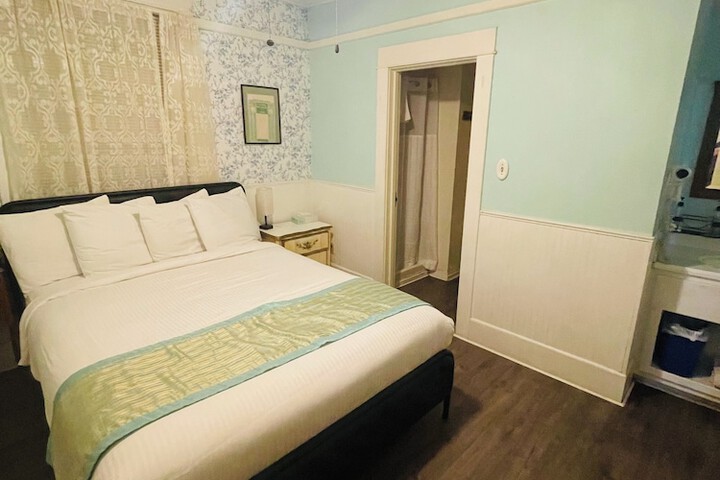 Room 45 of 68