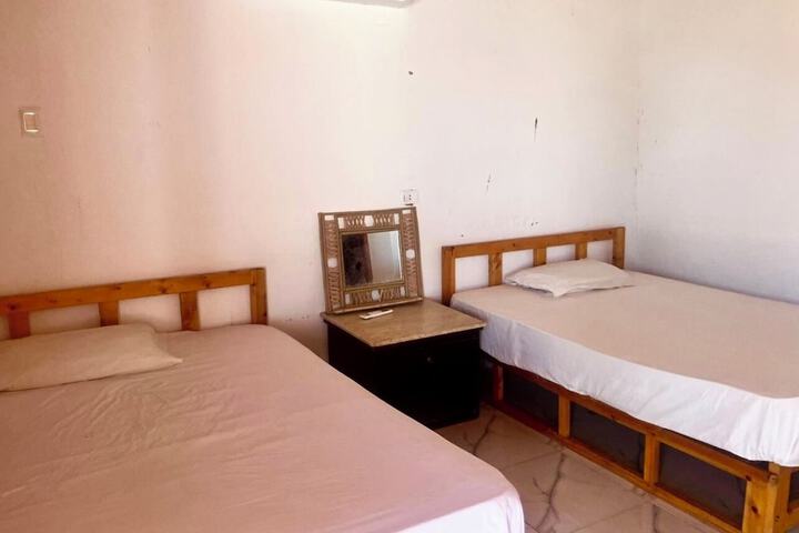 Room 10 of 16