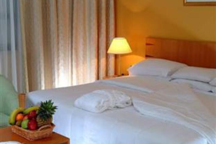 Merweb Hotel Al Sadd