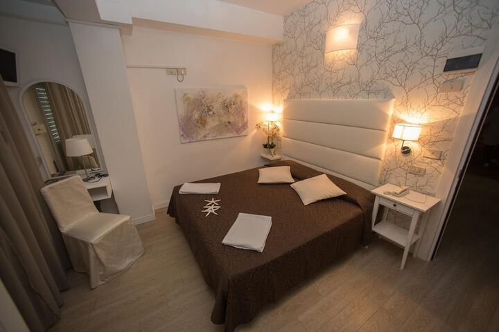 Room 9 of 46