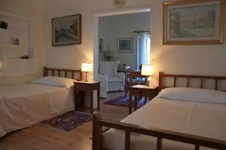 Room 4 of 13
