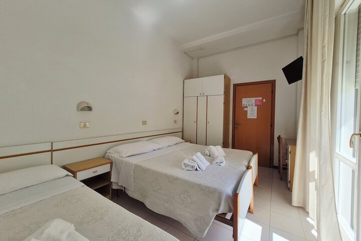 Room 11 of 36