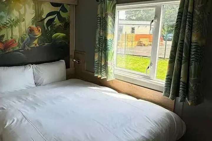 Room 40 of 135