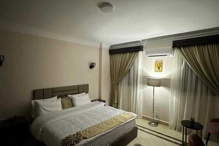 Room 18 of 125