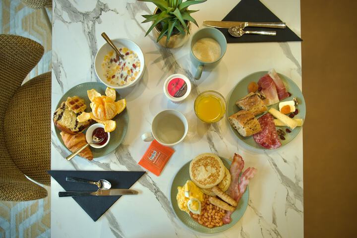 Breakfast/Coffee Service 32 of 41