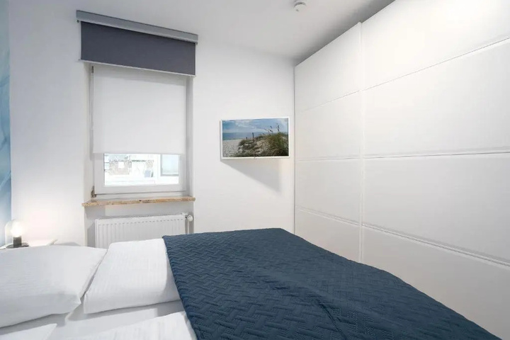 Room 5 of 16