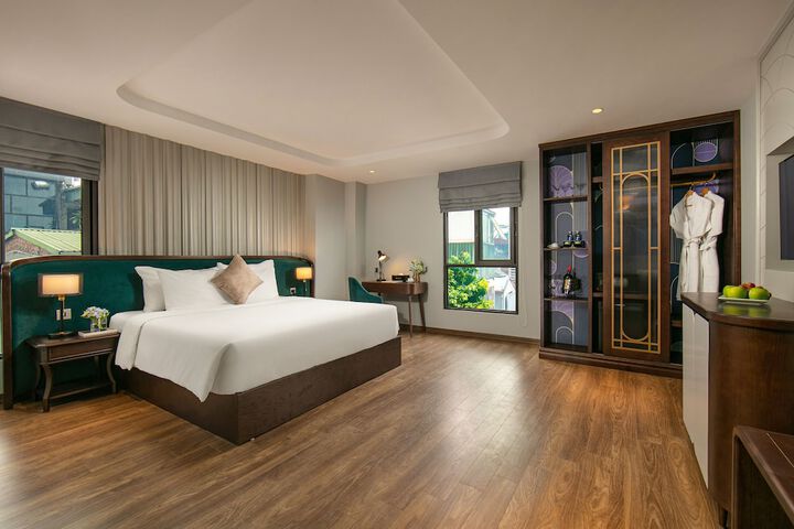 Room 21 of 153
