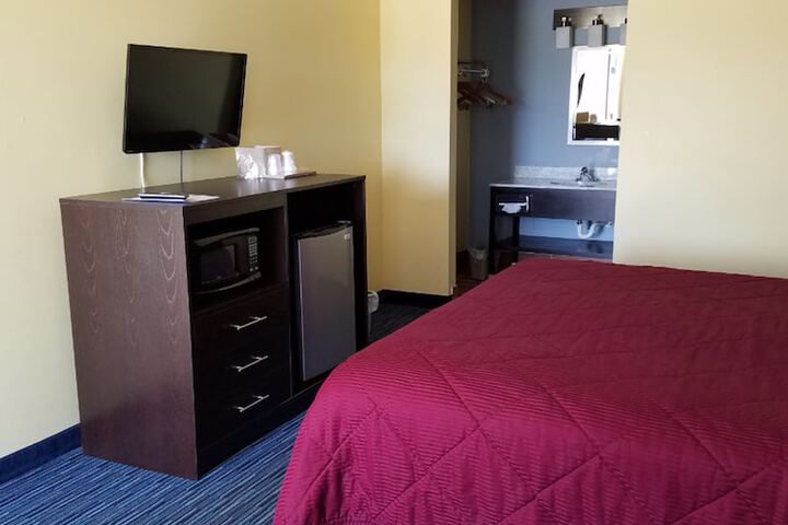 Room 4 of 7