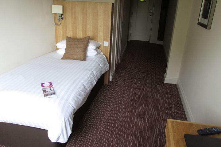 Room 9 of 83