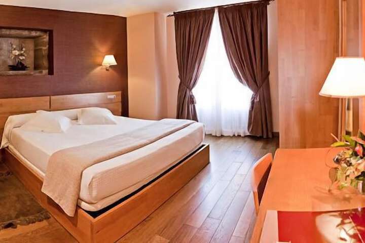 Room 3 of 47