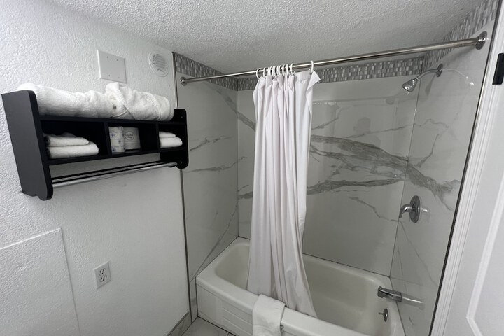 2 Double Beds (10 of 10)