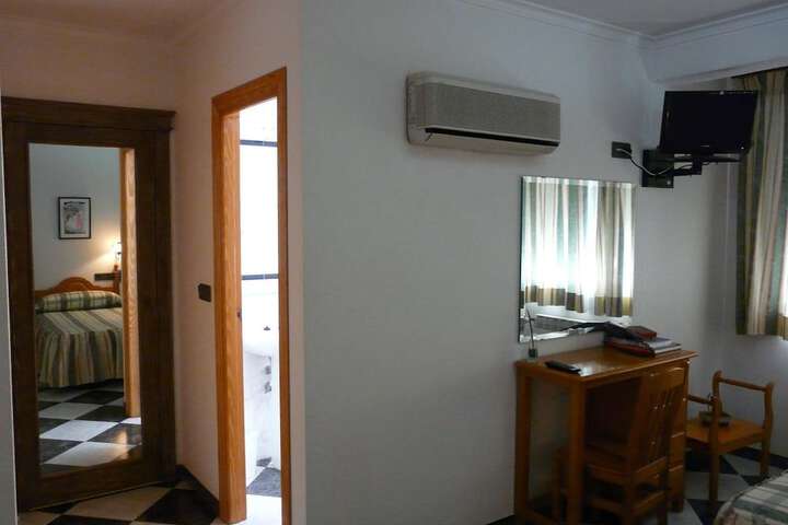 Room 13 of 41