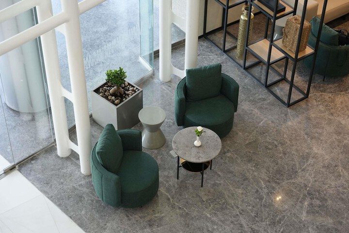 Lounge 61 of 79