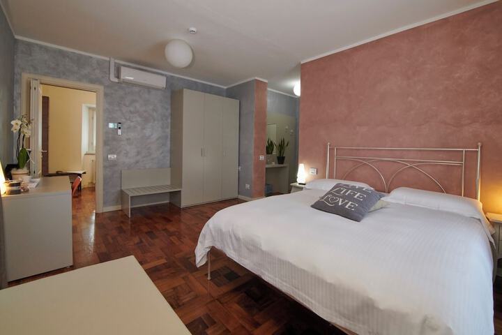 Room 5 of 49