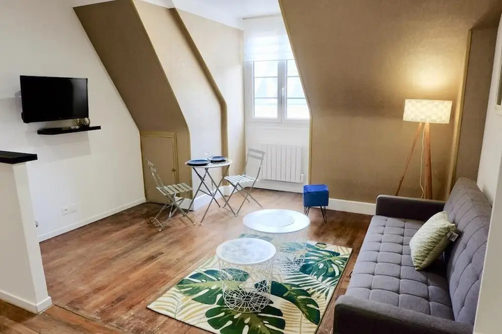 Room 10 of 13