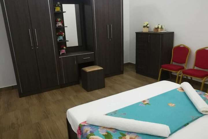 Room 9 of 26