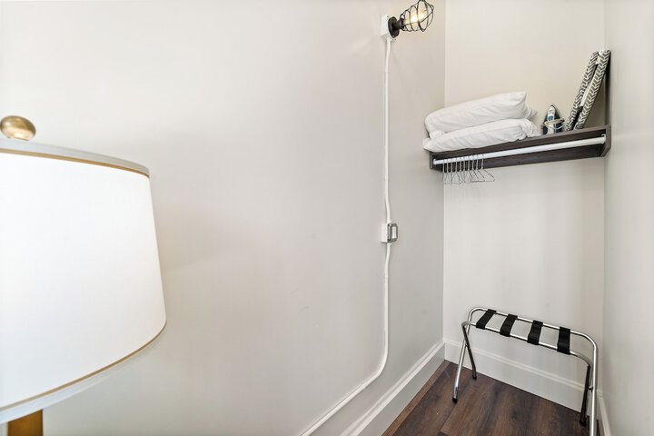 Room 12 of 191