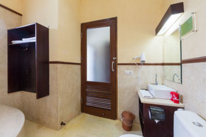 Room 4 of 25