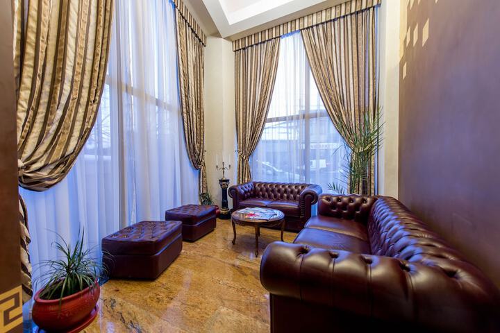 Entrance & Lobby