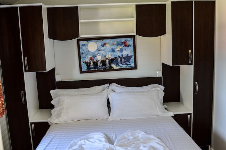 Room 6 of 49