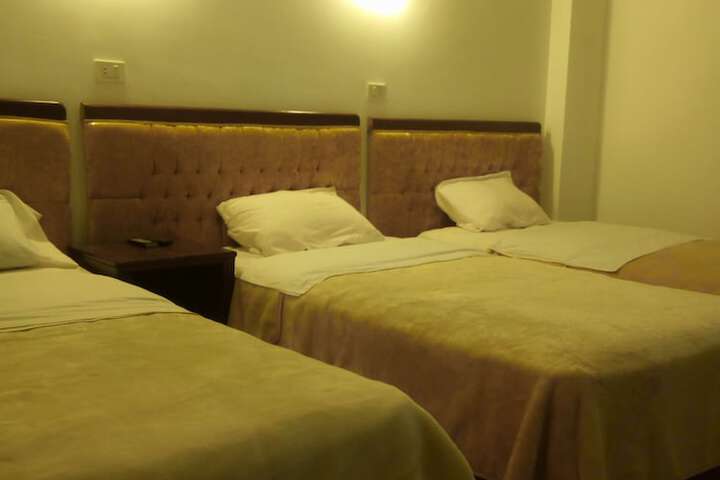 Room 12 of 25