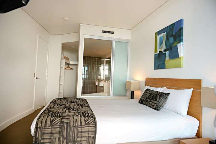Room 4 of 66