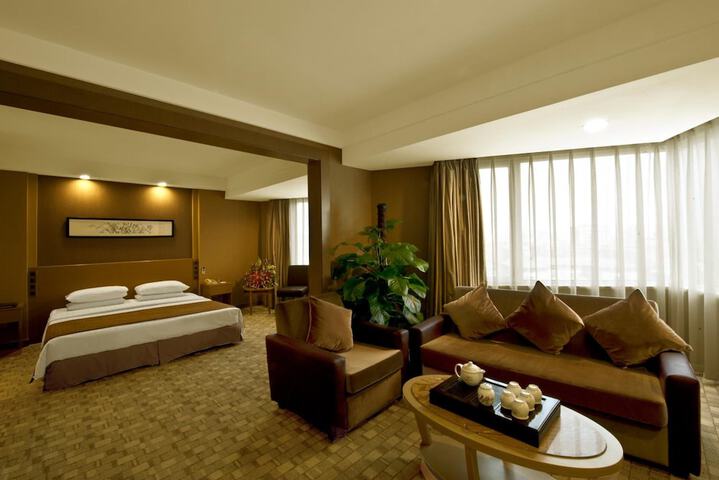 Room 5 of 37