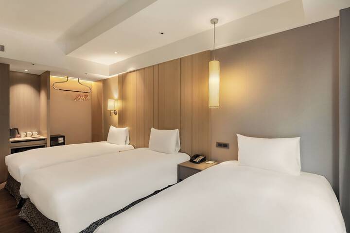 Room 30 of 108