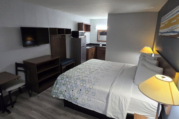 Room 11 of 24