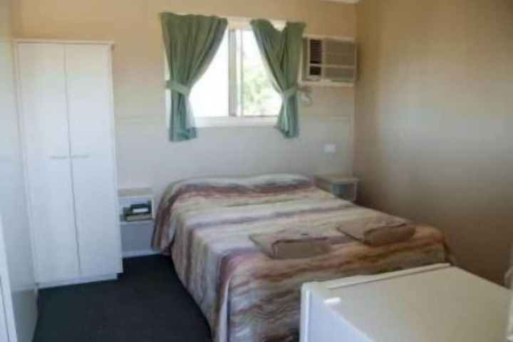 Room 3 of 27