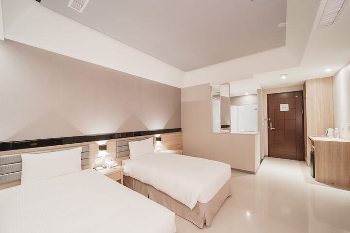 Room 5 of 50