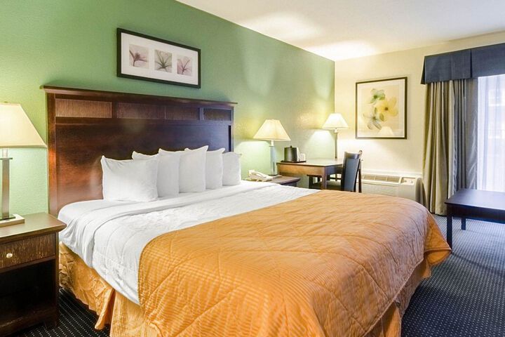 1 King Bed Accessible (14 of 21)