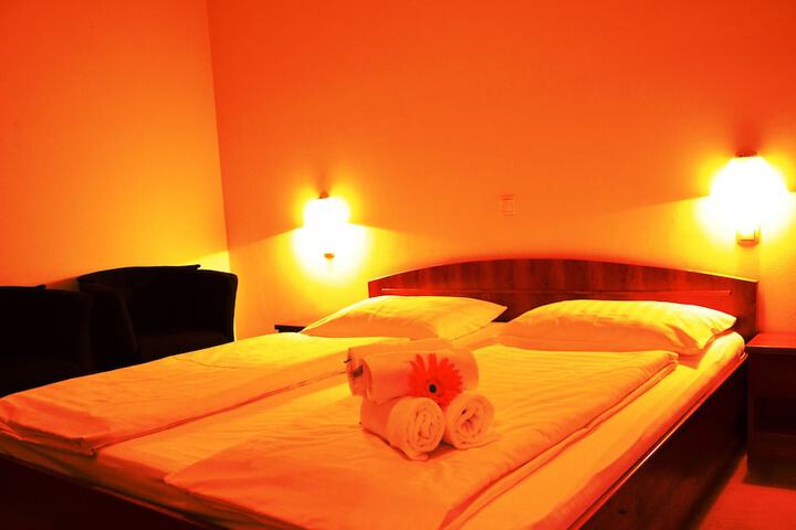 Room 4 of 101