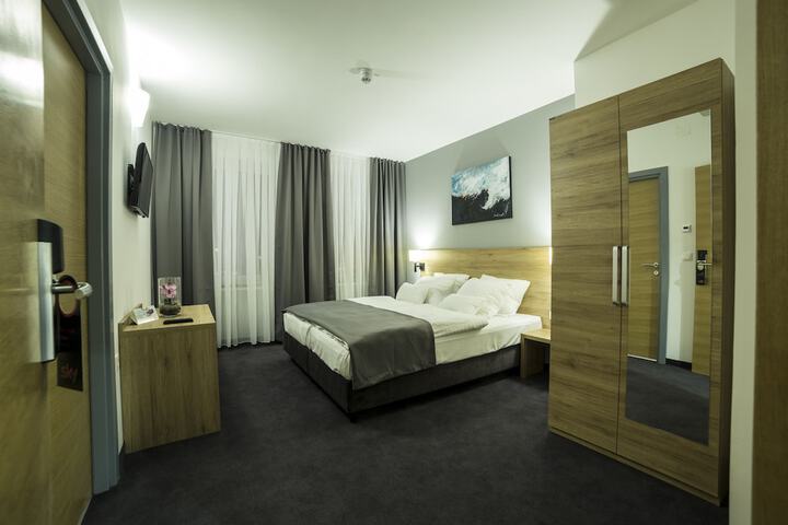 Room 2 of 30