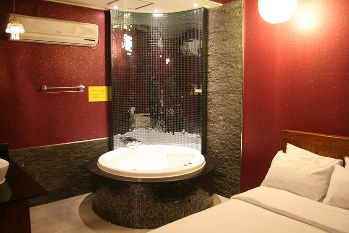 Room 18 of 42